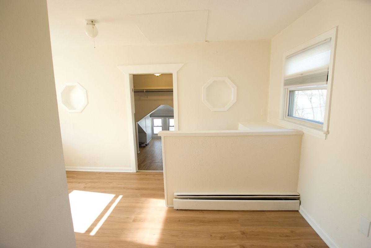 Building Photo - 1805 E Lake Dr