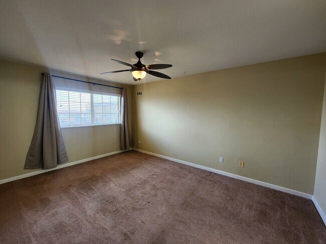 Building Photo - Modern Comfort in the Heart of Summerlin!