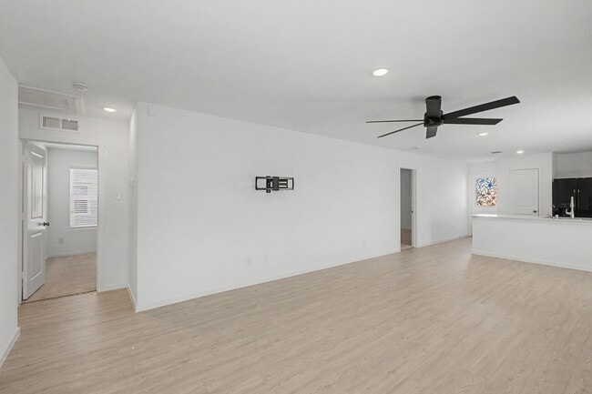 Building Photo - 6732 Bramblewood Dr