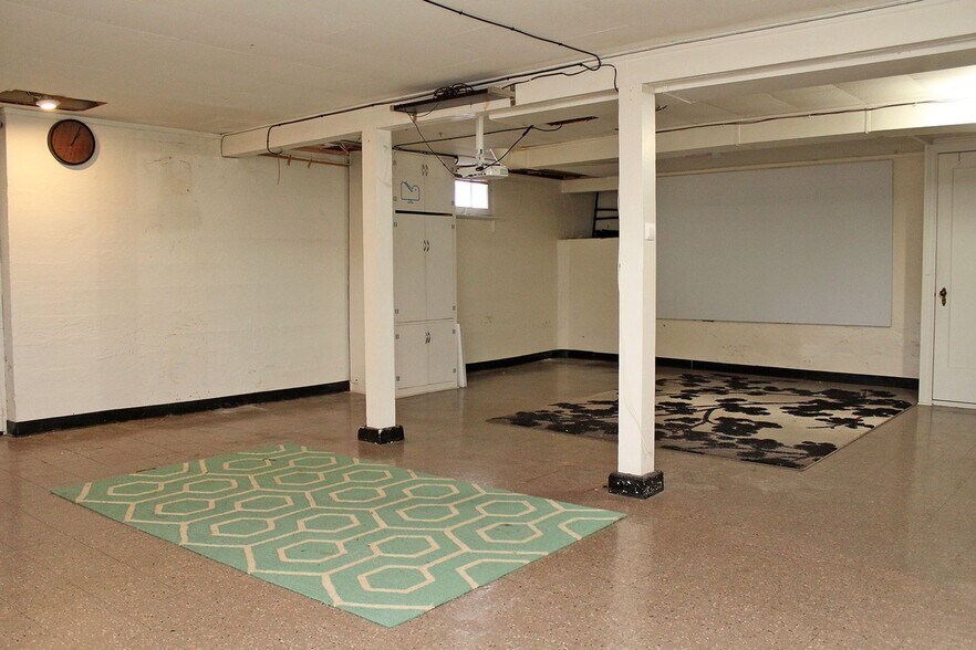 Building Photo - 2549 N Russet St