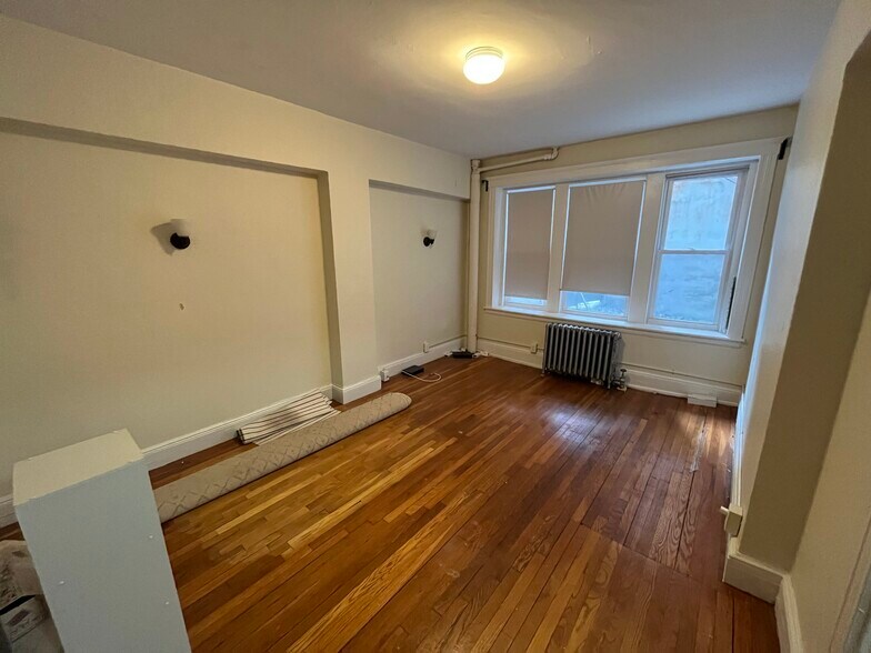 Primary Photo - 1754 Commonwealth Ave