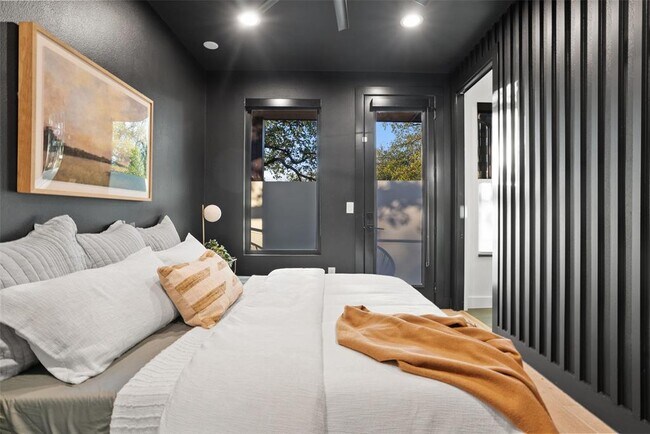 Building Photo - 2209 Rae Dell Ave