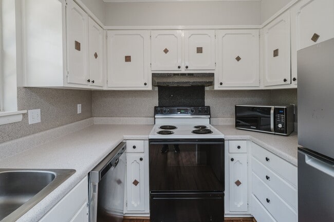 Building Photo - 2645 Southbury Cir