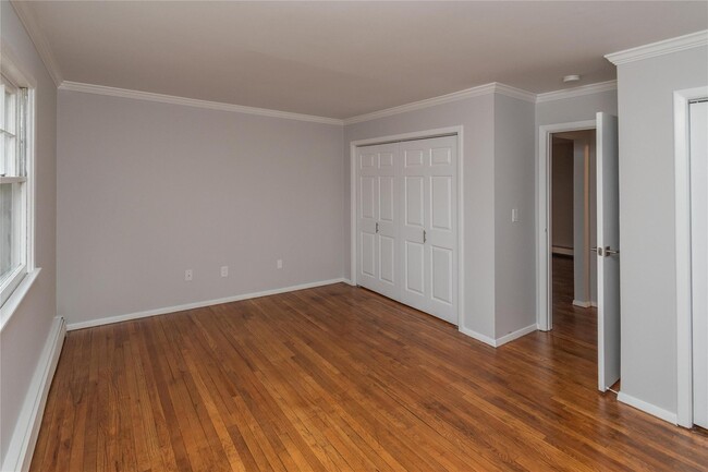 Building Photo - 136 N Chestnut St
