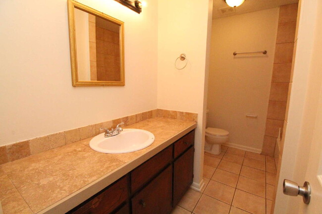 Building Photo - 2BR/1BA Apartment in Prime Pace Location –...