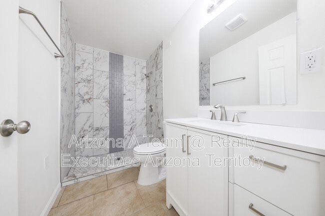 Building Photo - 2012 S Beverly Ave