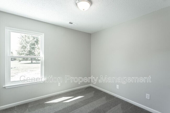 Building Photo - 2005 S Lyerly St