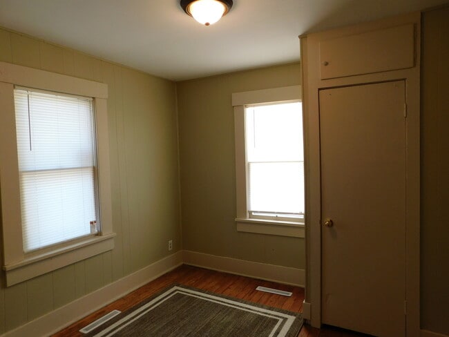 Building Photo - Affordable 3 bedroom/1 bath in El Dorado!