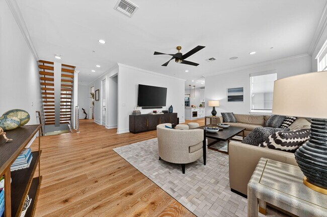 Building Photo - 121 Lily Ln