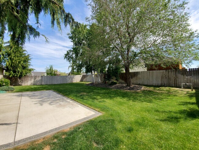 Building Photo - 3 bed, 2 bath- Kennewick Location!