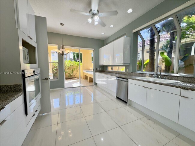 Building Photo - 3728 NE 208th Terrace