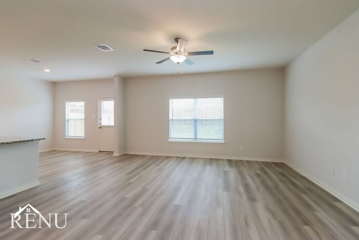 Building Photo - 10417 Sweetwater Creek Dr