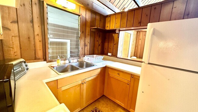 Building Photo - Available Now - Highly Desired 2 Bedroom, ...
