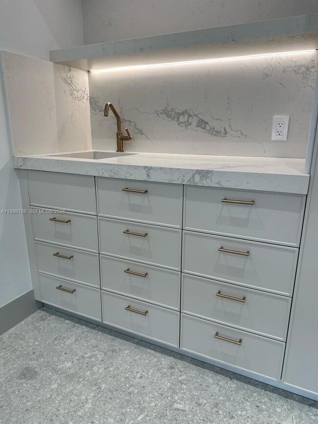 Building Photo - 737 Crandon Blvd