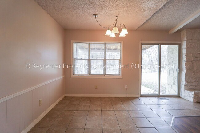 Building Photo - Beautifully Updated Home in Prime East Tulsa Location