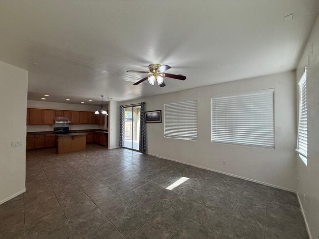 Building Photo - 2635 E Vermont Ct