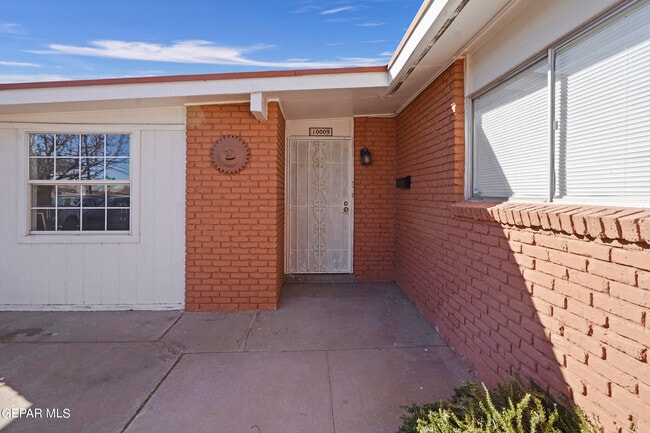 Building Photo - 10009 Jamaica St