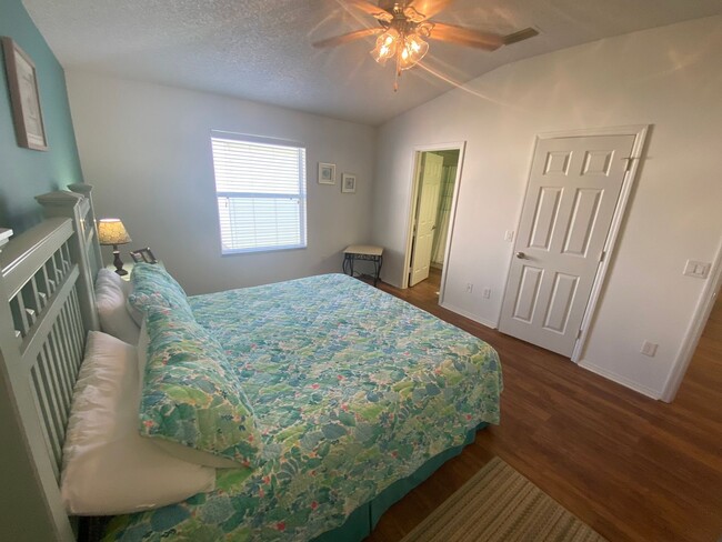 Building Photo - Beautiful SEASONAL, Fully Furnished, turnk...