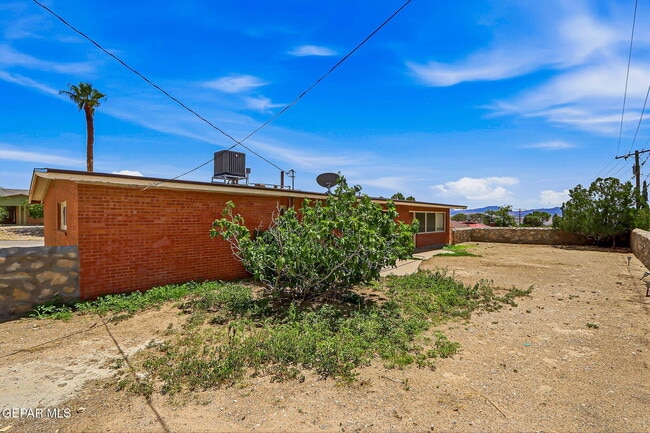 Building Photo - 4233 Hampshire Ln