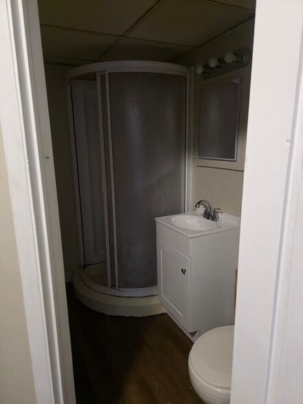 bath - 383 Canisteo St