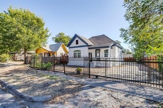 Building Photo - 2316 Roosevelt Ave