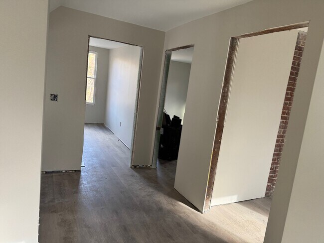 Building Photo - 433 Penn Ave