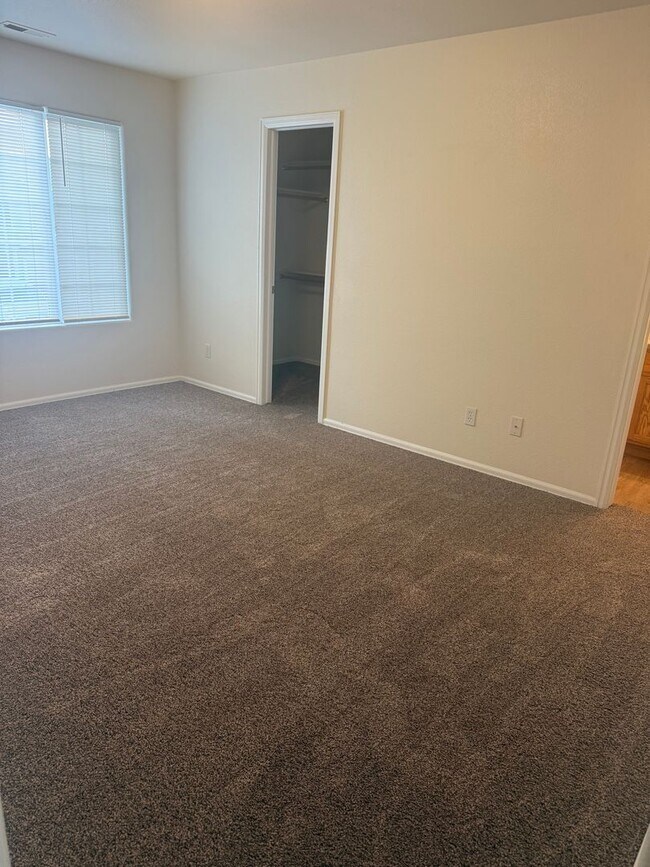 Building Photo - 323 Ellers Grove