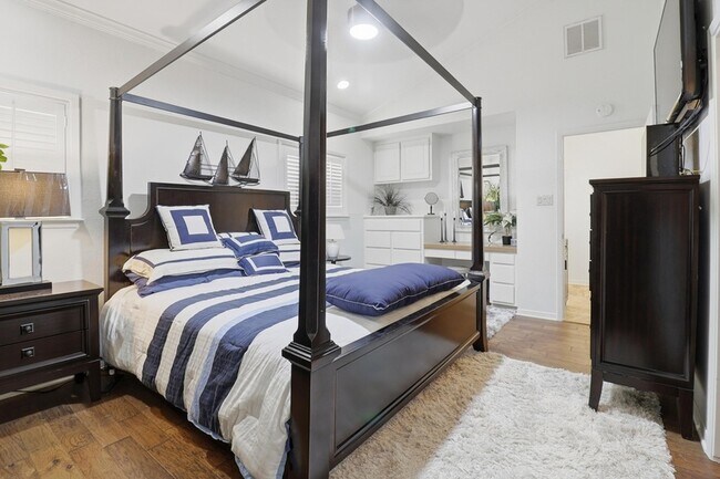 Building Photo - 403 Island Dr