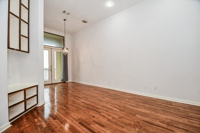 Building Photo - 2431 Dorrington St