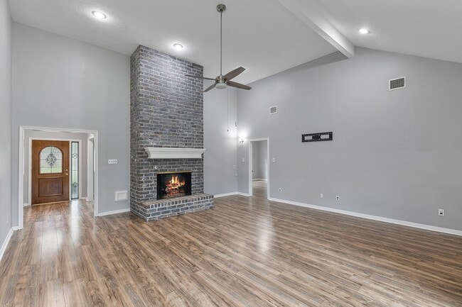 Building Photo - 5622 Woodland Creek Dr