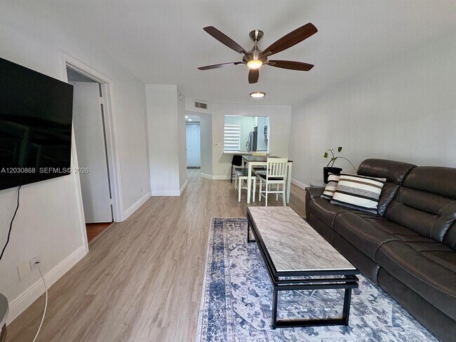 Building Photo - 8750 Royal Palm Blvd
