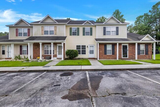 Primary Photo - 402 Meadowbrook Ln