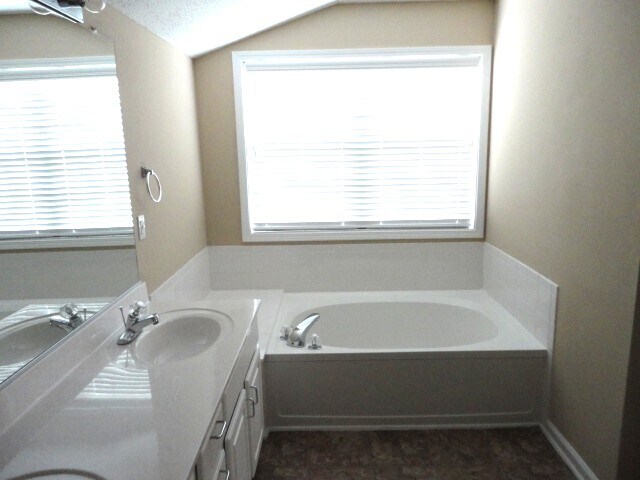 Building Photo - 4205 Clovelly Dr