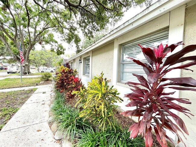 Building Photo - 3301 Russett Dr