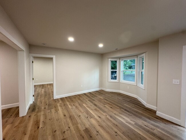 Building Photo - Modern Comfort & Convenient Living