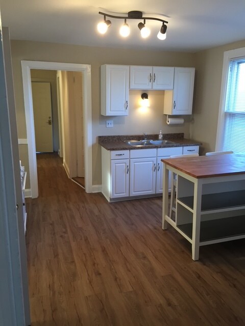 Building Photo - 2126 W Barry Ave