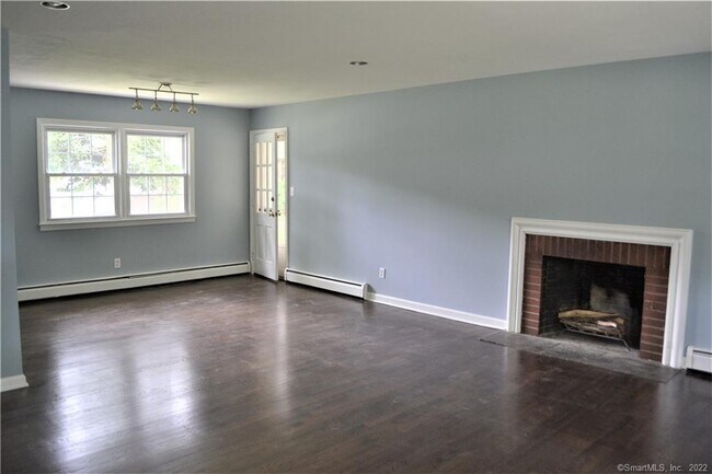 Building Photo - 4 Oriole Dr