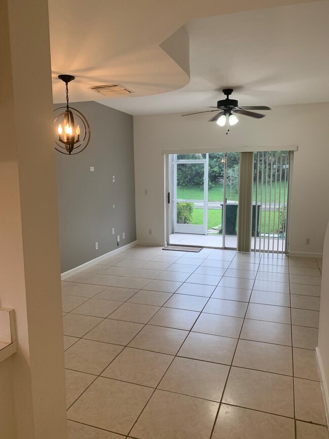 Building Photo - 8110 San Carlos Cir