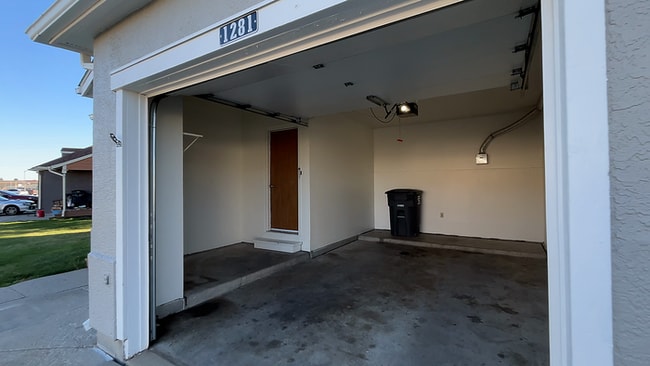 Building Photo - 1281 Dakota Dr