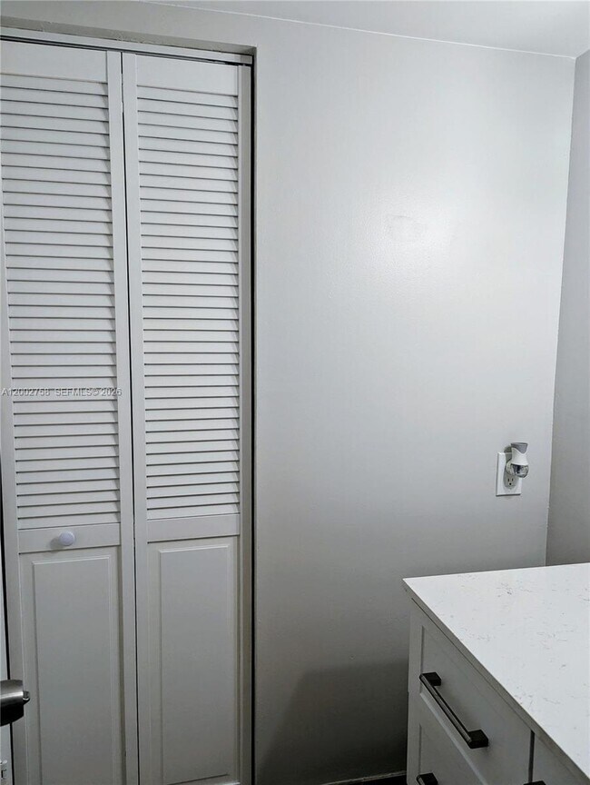 Building Photo - 7160 Fairway Dr