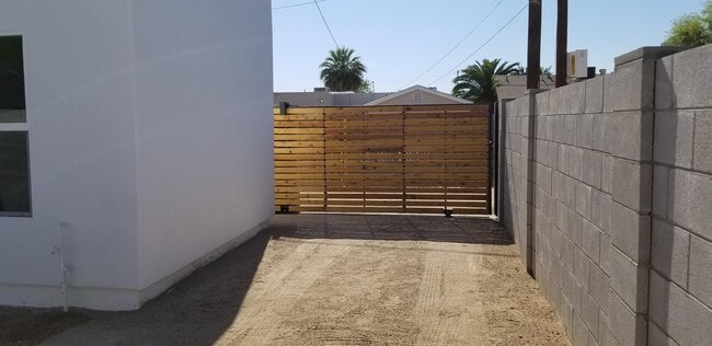 Building Photo - 2334 N Evergreen St