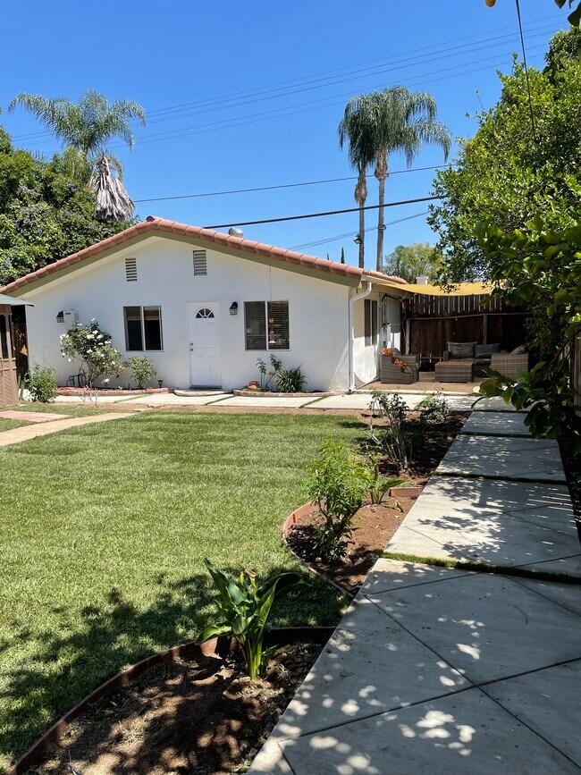 Building Photo - 5832 Donna Ave