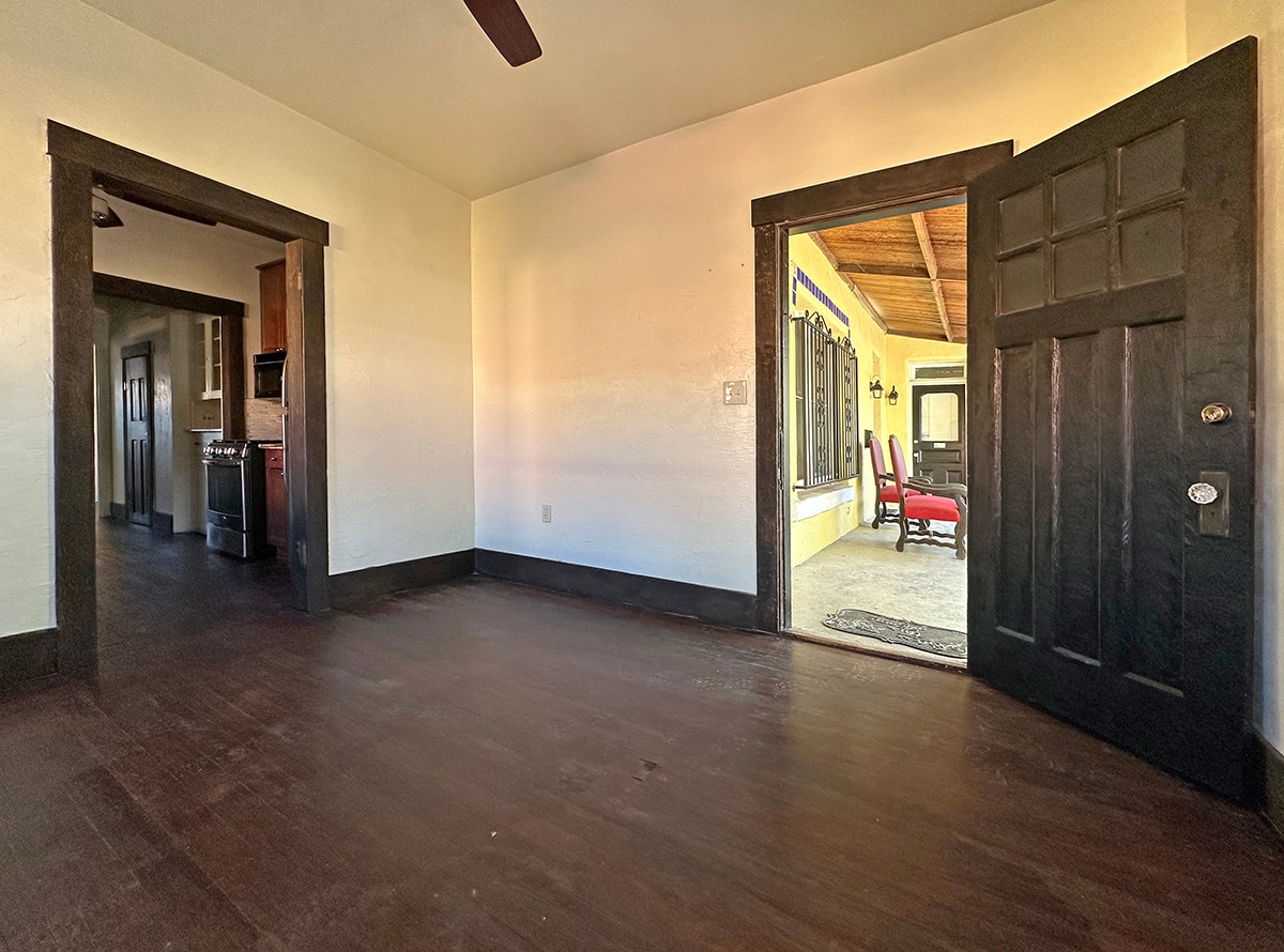 Living Room with Original Mouldings - 515 S 5th Ave