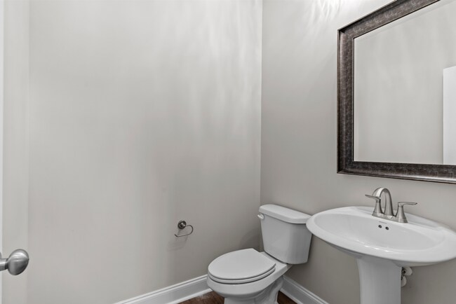 Building Photo - 210 Clifton Dr