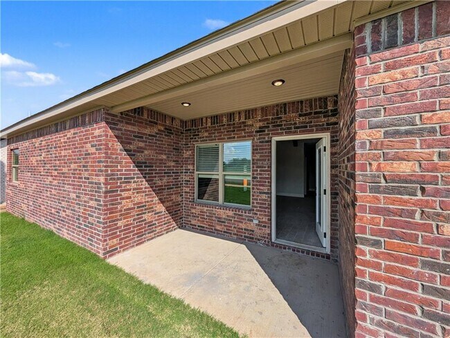 Building Photo - 6807 SW Basswood Ave