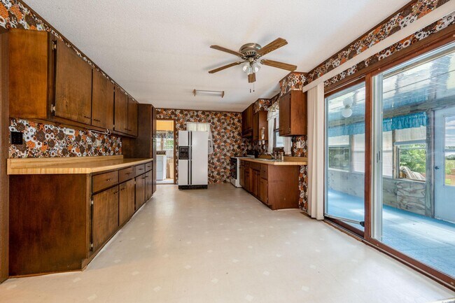 Building Photo - 28457 Splithand Rd