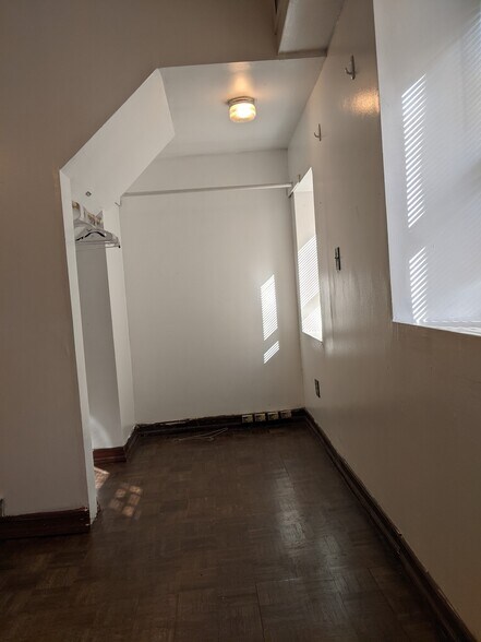 Building Photo - 533 W 232nd St