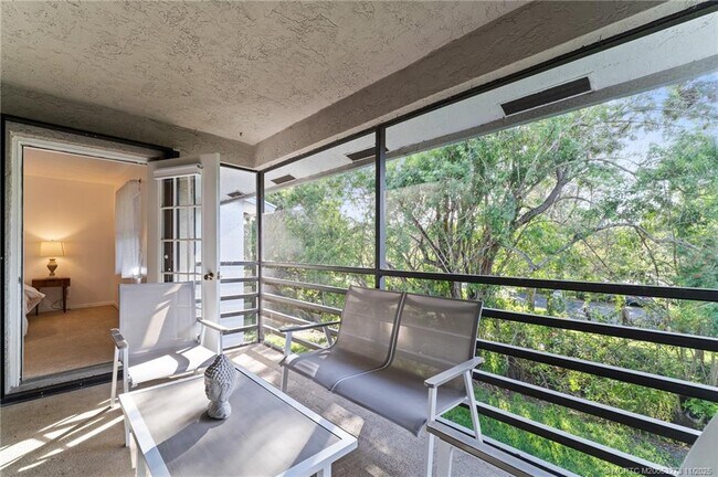 Building Photo - 1210 SE Parkview Pl