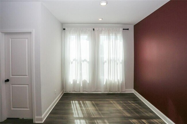 Building Photo - 313 Skylar Way SE