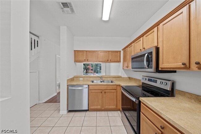 Building Photo - 8273 Pacific Beach Dr